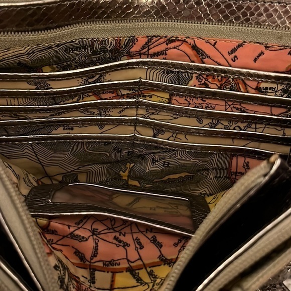 Sharif Original by Sharif Pewter Metallic Leather Crossbody Purse - Picture 10 of 10